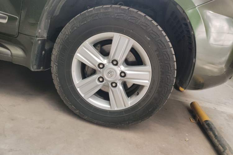 Used Toyota Land Cruiser  Right Front Wheel Hub