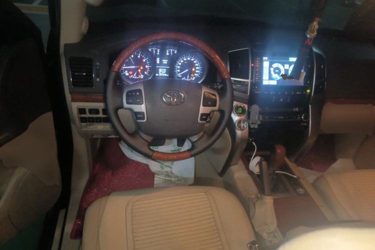 Used Toyota Land Cruiser 2012 4.6L Automatic VX-R Steering Wheel