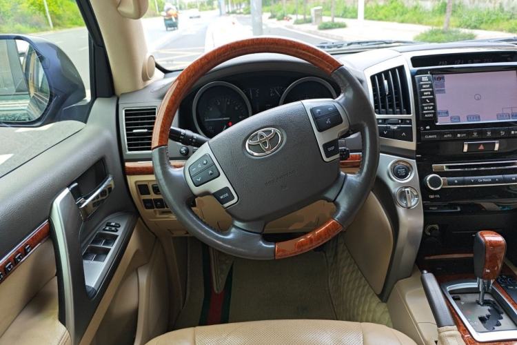 Used Toyota Land Cruiser 2012 4.6L Automatic VX-R Steering Wheel