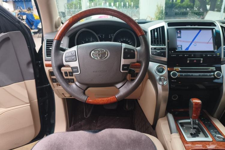 Used Toyota Land Cruiser 2012 4.6L Automatic VX-R Steering Wheel