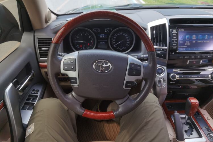 Used Toyota Land Cruiser 2012 4.6L Automatic VX-R Steering Wheel