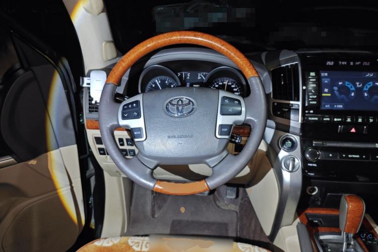Used Toyota Land Cruiser 2012 4.6L Automatic VX-R Steering Wheel