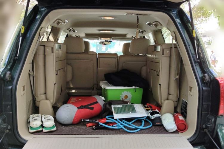 Used Toyota Land Cruiser 2012 4.0L Automatic VX Trunk