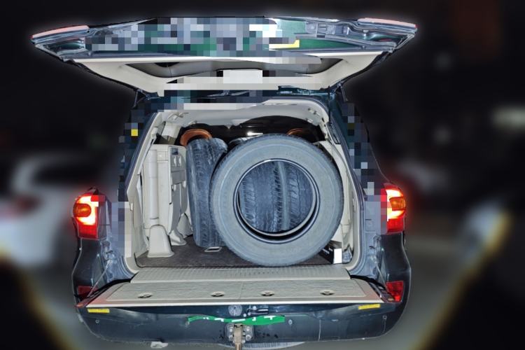 Used Toyota Land Cruiser 2012 4.6L Automatic VX-R Trunk