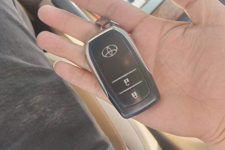 Used Toyota Land Cruiser 2012 4.0L Automatic VX Vehicle Key
