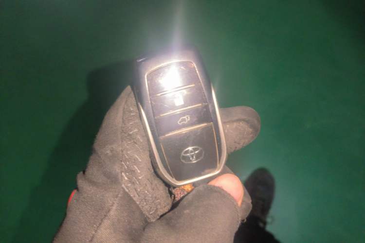 Used Toyota Land Cruiser 2012 4.6L Automatic VX-R Vehicle Key