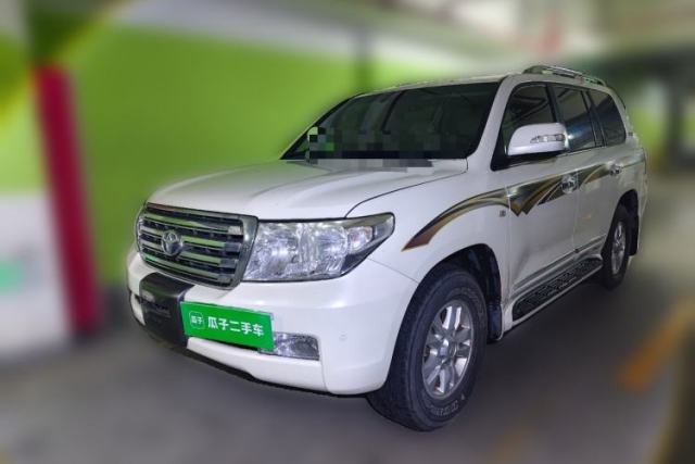 Used Toyota Land Cruiser 4.0-liter displacement, automatic transmission, 8 seats