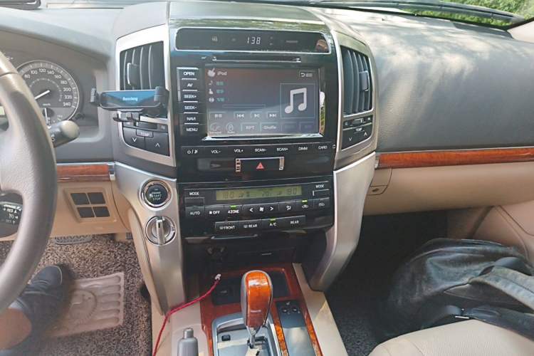 Used Toyota Land Cruiser 2012 4.0L Automatic VX Audio And AC Panel