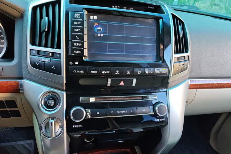 Used Toyota Land Cruiser 2012 4.6L Automatic VX-R Audio And AC Panel