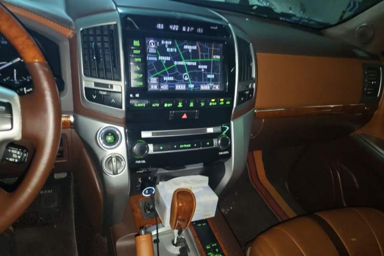 Used Toyota Land Cruiser 2012 4.6L Automatic VX-R Audio And AC Panel