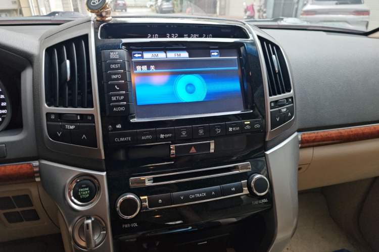 Used Toyota Land Cruiser 2012 4.6L Automatic VX-R Audio And AC Panel