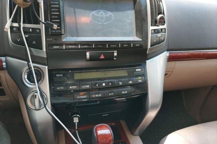 Used Toyota Land Cruiser 2012 4.0L Automatic VX Audio And AC Panel