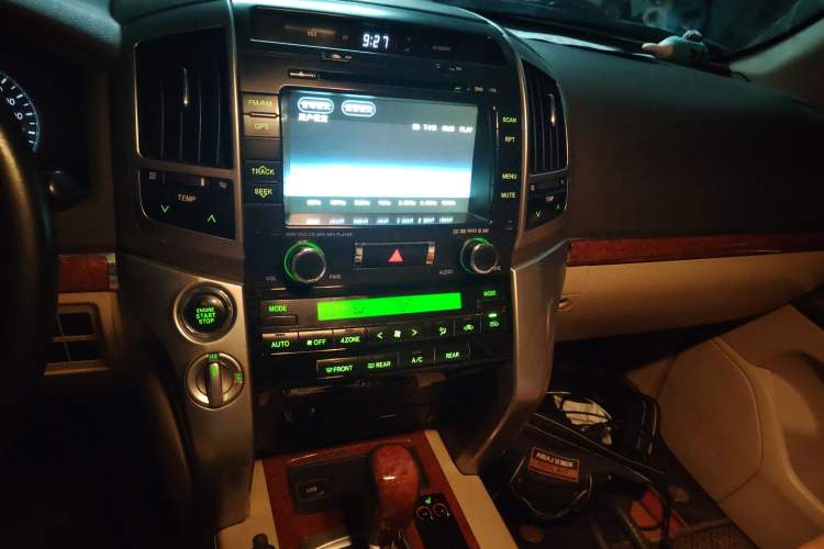 Used Toyota Land Cruiser 2012 4.0L Automatic VX Audio And AC Panel