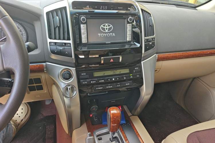 Used Toyota Land Cruiser 2012 4.0L Automatic VX Audio And AC Panel