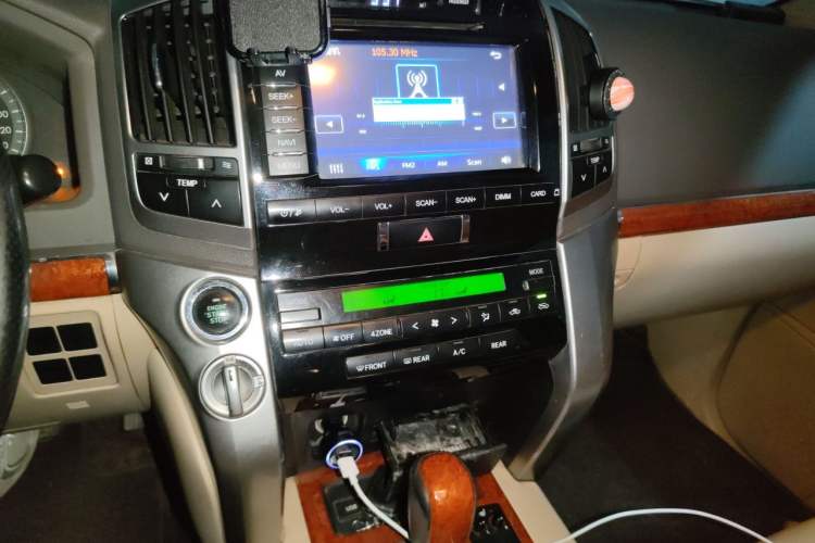 Used Toyota Land Cruiser 2012 4.0L Automatic VX Audio And AC Panel