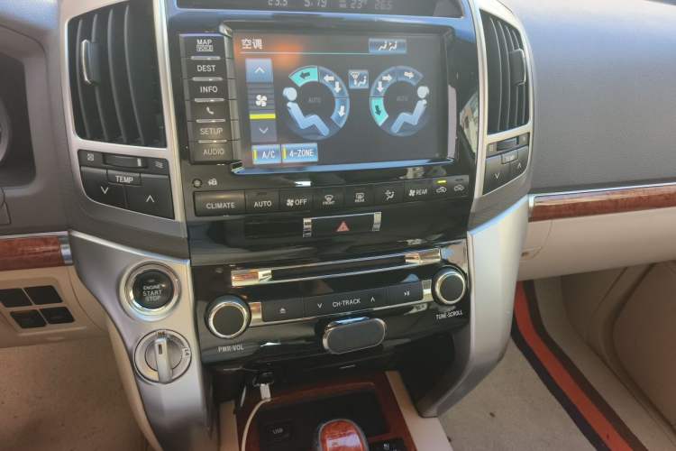 Used Toyota Land Cruiser 2012 4.6L Automatic VX-R Audio And AC Panel