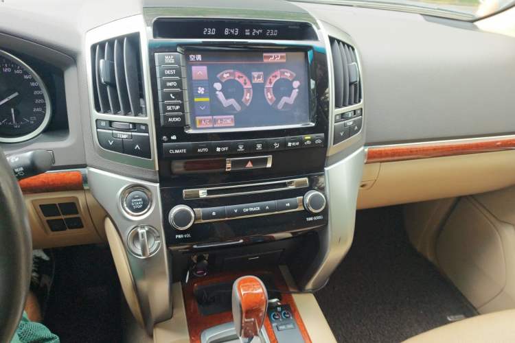Used Toyota Land Cruiser 2012 4.6L Automatic VX-R Audio And AC Panel