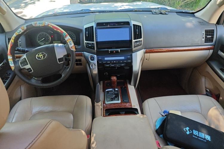 Used Toyota Land Cruiser 2012 4.0L Automatic VX Center Console