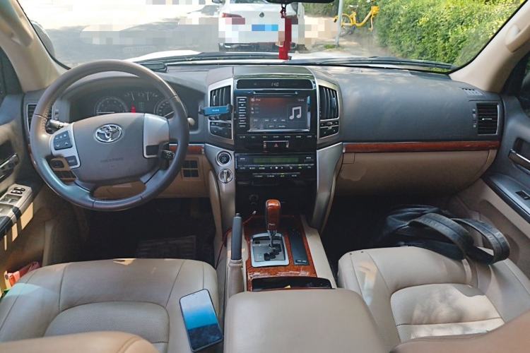 Used Toyota Land Cruiser 2012 4.0L Automatic VX Center Console
