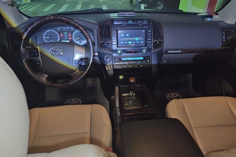 Used Toyota Land Cruiser  Center Console