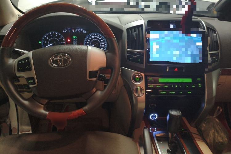 Used Toyota Land Cruiser 2012 4.0L Automatic VX Center Console