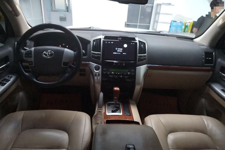 Used Toyota Land Cruiser 2012 4.0L Automatic VX Center Console