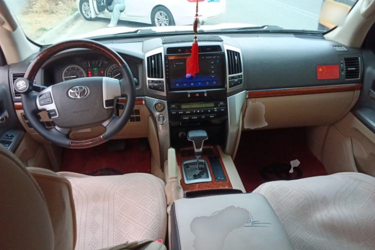 Used Toyota Land Cruiser 2012 4.0L Automatic VX Center Console