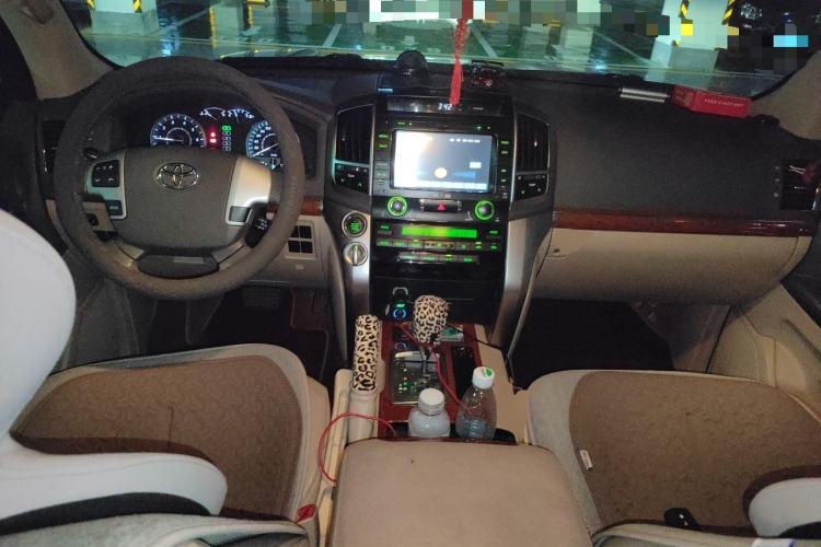 Used Toyota Land Cruiser 2012 4.0L Automatic VX Center Console