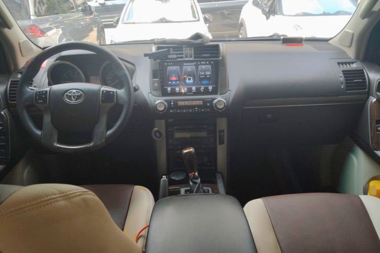 Used Toyota Land Cruiser  Center Console