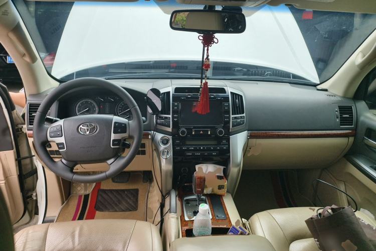 Used Toyota Land Cruiser 2012 4.0L Automatic VX Center Console