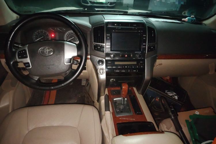 Used Toyota Land Cruiser 2012 4.0L Automatic VX Center Console