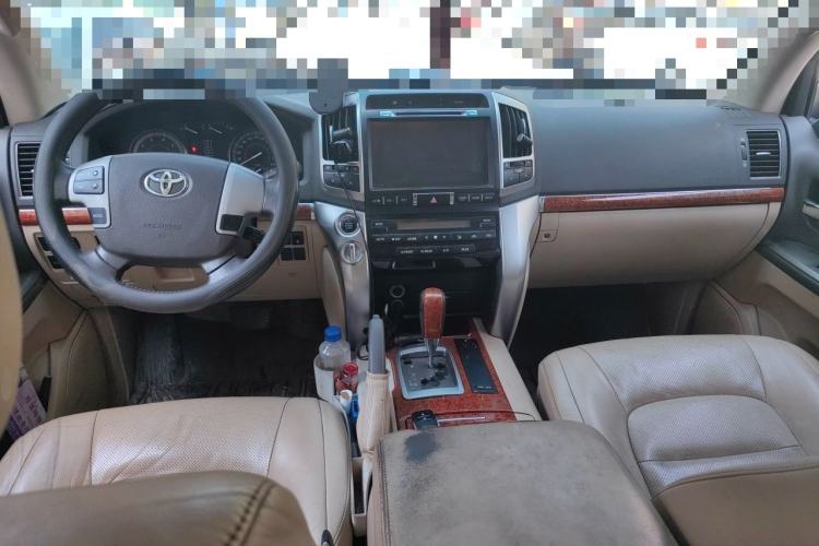 Used Toyota Land Cruiser 2012 4.0L Automatic VX Center Console