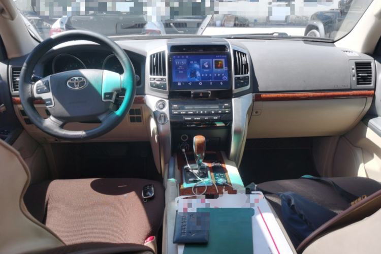Used Toyota Land Cruiser 2012 4.6L Automatic VX Center Console