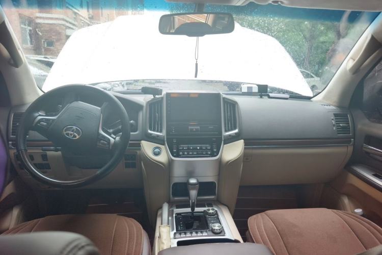 Used Toyota Land Cruiser 2012 4.0L Automatic VX Center Console