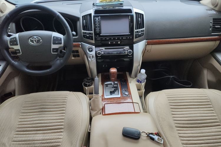 Used Toyota Land Cruiser 2012 4.6L Automatic VX-R Center Console