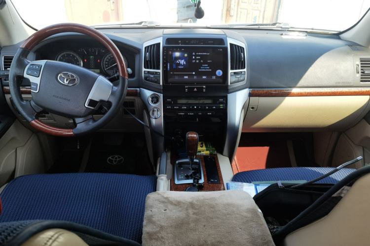 Used Toyota Land Cruiser 2012 4.0L Automatic VX Center Console
