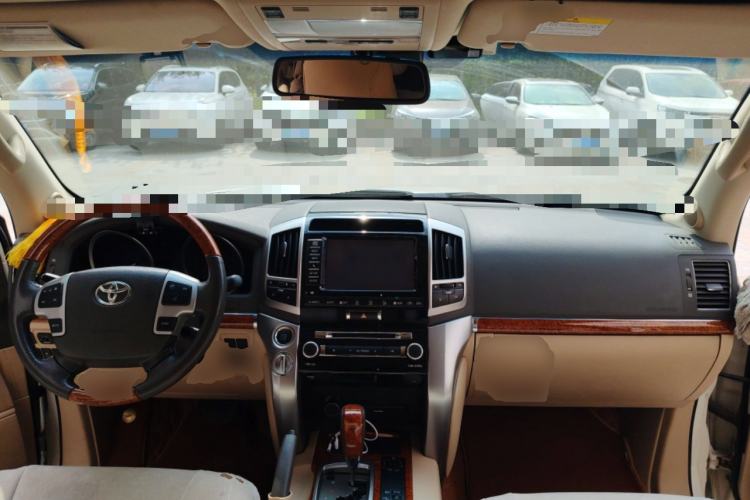 Used Toyota Land Cruiser 2012 4.6L Automatic VX-R Center Console