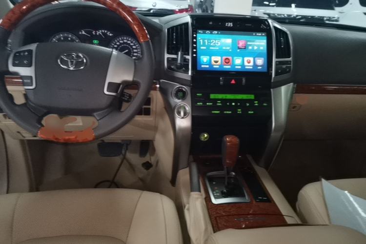 Used Toyota Land Cruiser 2012 4.0L Automatic VX Center Console