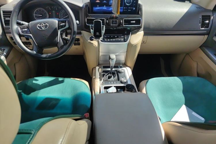 Used Toyota Land Cruiser 2012 4.0L Automatic VX Center Console