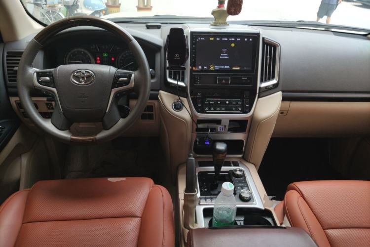Used Toyota Land Cruiser 2012 4.0L Automatic GX-R Center Console