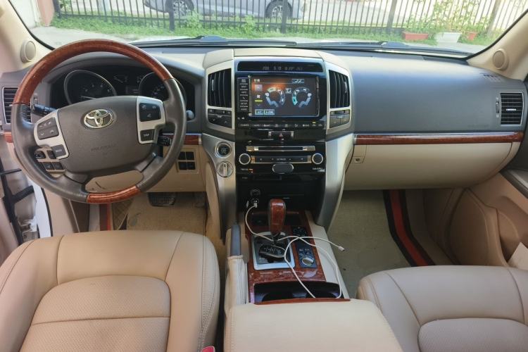 Used Toyota Land Cruiser 2012 4.6L Automatic VX-R Center Console