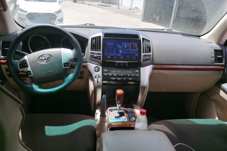 Used Toyota Land Cruiser 2012 4.6L Automatic VX Center Console