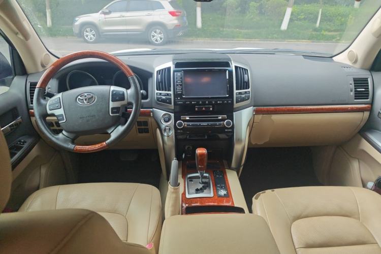 Used Toyota Land Cruiser 2012 4.6L Automatic VX-R Center Console