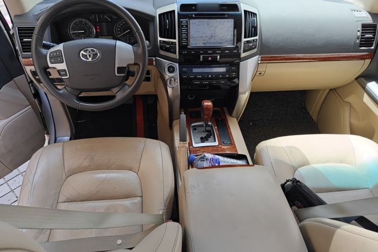 Used Toyota Land Cruiser 2012 4.0L Automatic VX Center Console