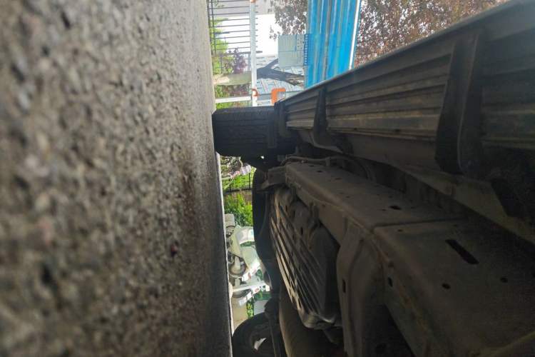 Used Toyota Land Cruiser 2012 4.6L Automatic VX-R Chassis Front Right