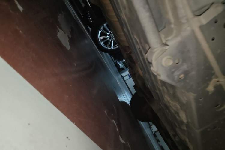 Used Toyota Land Cruiser 2012 4.6L Automatic VX-R Chassis Rear Right