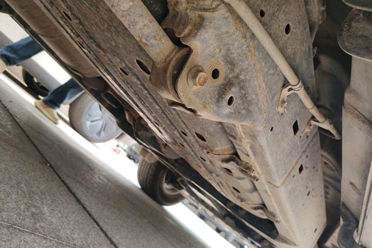 Used Toyota Land Cruiser 2012 4.6L Automatic VX-R Chassis Rear Right