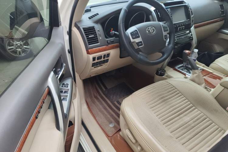 Used Toyota Land Cruiser 2012 4.6L Automatic VX-R Driver Seat