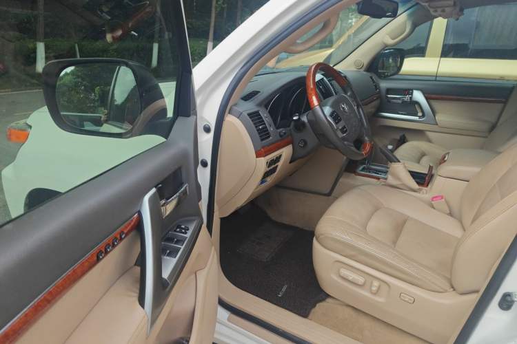 Used Toyota Land Cruiser 2012 4.6L Automatic VX-R Driver Seat