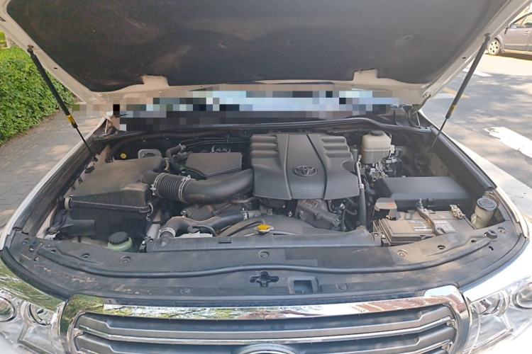Used Toyota Land Cruiser 2012 4.0L Automatic VX Engine Bay